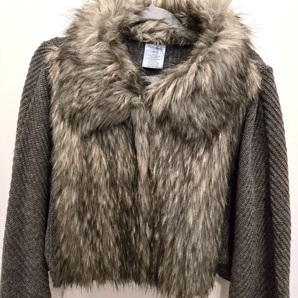 Kate Landry Faux Fur Collar Cropped Cape Knit Sleeves Gray Size M Acrylic & Wool - Picture 2 of 13